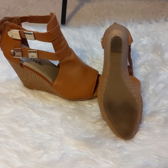 Sandals - Picture 4 of 4